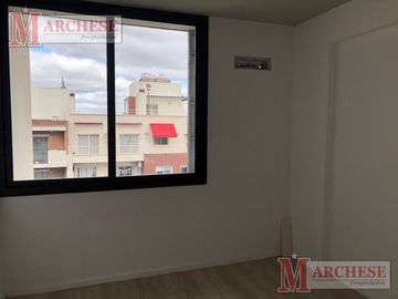 AMPLIO DEPARTAMENTO 2 AMBIENTES