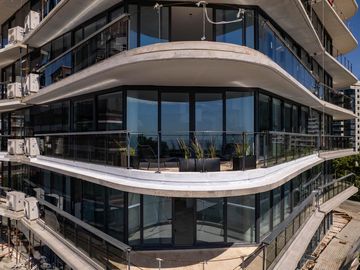 Venta departamento 6 ambientes en La Lucila con vista al río
