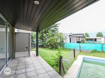 Casa 2 dormitorios, Jardín y Piscina - Puerto Roldán - Roldán | Venta