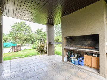 Casa 2 dormitorios, Jardín y Piscina - Puerto Roldán - Roldán | Venta