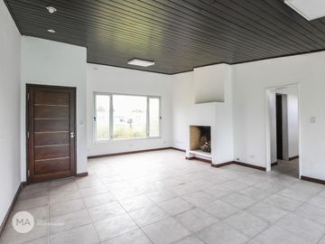 Casa 2 dormitorios, Jardín y Piscina - Puerto Roldán - Roldán | Venta