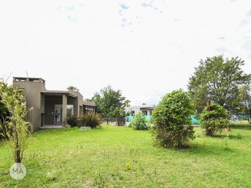 Casa 2 dormitorios, Jardín y Piscina - Puerto Roldán - Roldán | Venta