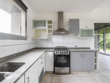 Casa 2 dormitorios, Jardín y Piscina - Puerto Roldán - Roldán | Venta