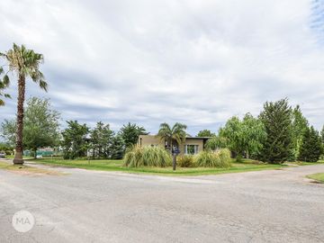 Casa 2 dormitorios, Jardín y Piscina - Puerto Roldán - Roldán | Venta