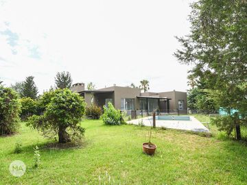 Casa 2 dormitorios, Jardín y Piscina - Puerto Roldán - Roldán | Venta