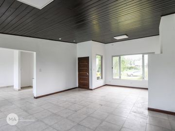 Casa 2 dormitorios, Jardín y Piscina - Puerto Roldán - Roldán | Venta