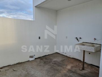 PUNTARENA RESIDENCIAL: Casa única con amplios espacios y luz natural.