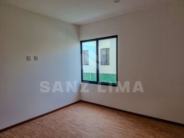 PUNTARENA RESIDENCIAL: Casa única con amplios espacios y luz natural.