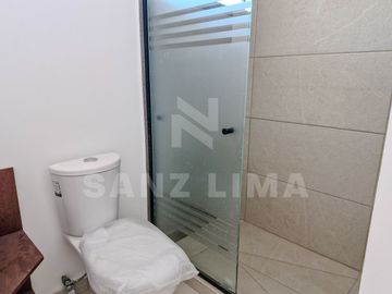 PUNTARENA RESIDENCIAL: Casa única con amplios espacios y luz natural.