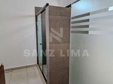 PUNTARENA RESIDENCIAL: Casa única con amplios espacios y luz natural.
