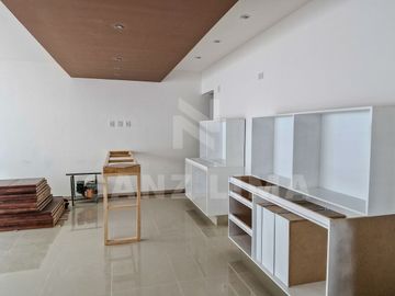 PUNTARENA RESIDENCIAL: Casa única con amplios espacios y luz natural.