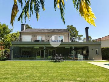 Abril Club De Campo LOS TEROS