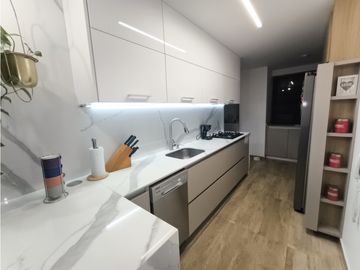 APARTAMENTO EN VENTA CON VISTA PANORMICA EN LOS CRISTALES (JD)