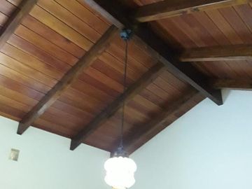 Cordoba la cumbre chalet 5 ambientes escritorio cocheras jardin