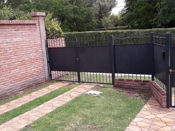 Cordoba la cumbre chalet 5 ambientes escritorio cocheras jardin