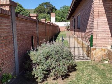 Cordoba la cumbre chalet 5 ambientes escritorio cocheras jardin