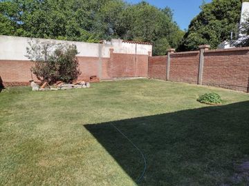 Cordoba la cumbre chalet 5 ambientes escritorio cocheras jardin