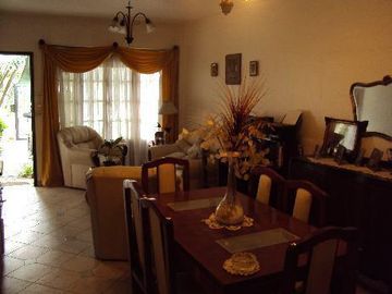 DUPLEX 3 AMBIENTES CON COCHERA- CASTELAR SUR