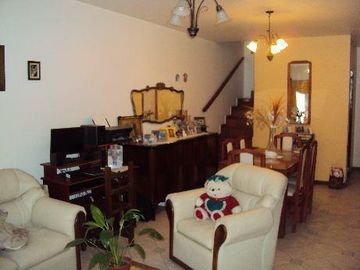 DUPLEX 3 AMBIENTES CON COCHERA- CASTELAR SUR