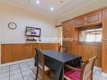 Venta casa 5 ambientes con garaje, quincho y piscina en Haedo.