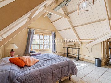Venta casa 5 ambientes con garaje, quincho y piscina en Haedo.