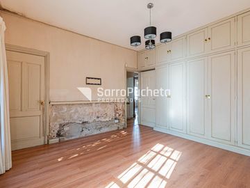 Venta casa 5 ambientes con garaje, quincho y piscina en Haedo.