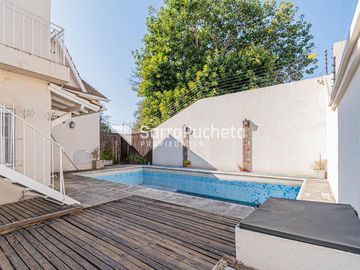 Venta casa 5 ambientes con garaje, quincho y piscina en Haedo.