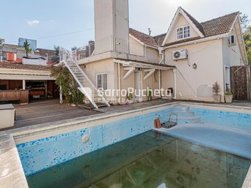 Venta casa 5 ambientes con garaje, quincho y piscina en Haedo.