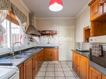 Venta casa 5 ambientes con garaje, quincho y piscina en Haedo.