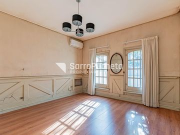 Venta casa 5 ambientes con garaje, quincho y piscina en Haedo.
