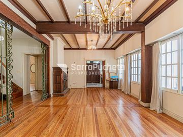 Venta casa 5 ambientes con garaje, quincho y piscina en Haedo.