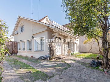 Venta casa 5 ambientes con garaje, quincho y piscina en Haedo.