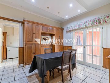 Venta casa 5 ambientes con garaje, quincho y piscina en Haedo.