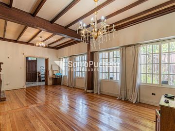 Venta casa 5 ambientes con garaje, quincho y piscina en Haedo.