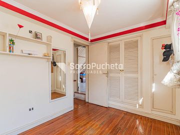 Venta casa 5 ambientes con garaje, quincho y piscina en Haedo.