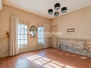 Venta casa 5 ambientes con garaje, quincho y piscina en Haedo.