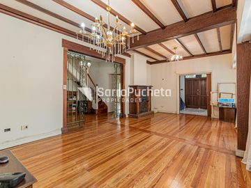 Venta casa 5 ambientes con garaje, quincho y piscina en Haedo.