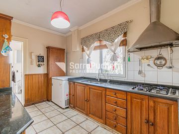 Venta casa 5 ambientes con garaje, quincho y piscina en Haedo.
