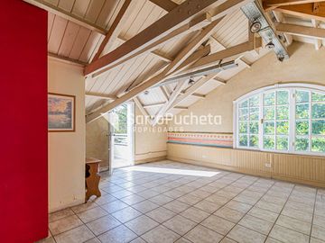 Venta casa 5 ambientes con garaje, quincho y piscina en Haedo.