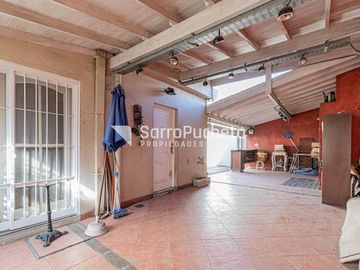 Venta casa 5 ambientes con garaje, quincho y piscina en Haedo.