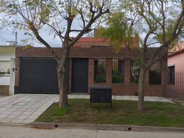 IMPORTANTE CASA EN VENTA, EN LA MEJOR ZONA DE MARCOS PAZ, BUENOS AIRES, ZONA OESTE