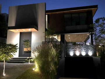 Casa en venta en coto Alcazar Oriente