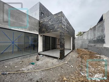 CASA EN VENTA AMORADA RESIDENCIAL ZONA CARRETERA NACIONAL SANTIAGO