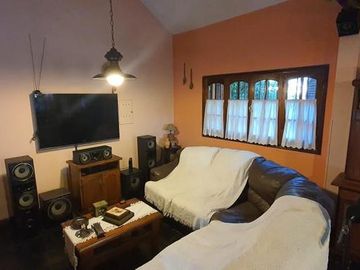 Espectacular casa en Granja de Funes!!5 dorm, 3 baños Cochera doble Pileta!!!!!!