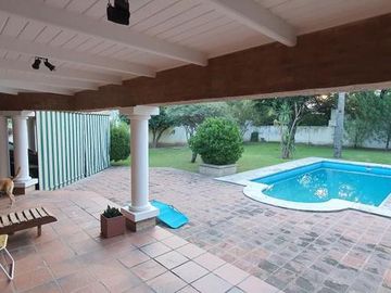 Espectacular casa en Granja de Funes!!5 dorm, 3 baños Cochera doble Pileta!!!!!!