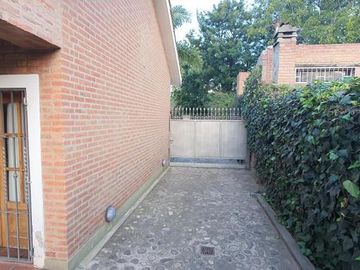 Espectacular casa en Granja de Funes!!5 dorm, 3 baños Cochera doble Pileta!!!!!!