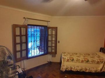 Espectacular casa en Granja de Funes!!5 dorm, 3 baños Cochera doble Pileta!!!!!!
