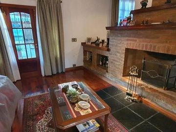 Espectacular casa en Granja de Funes!!5 dorm, 3 baños Cochera doble Pileta!!!!!!