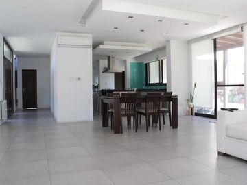 AV FUERZA AEREA 4200 MIRAFLORES - VENTA CASA 3 DORMITORIOS   PISCINA   PARQUE EN FUNES