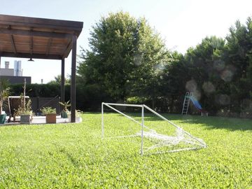 AV FUERZA AEREA 4200 MIRAFLORES - VENTA CASA 3 DORMITORIOS   PISCINA   PARQUE EN FUNES